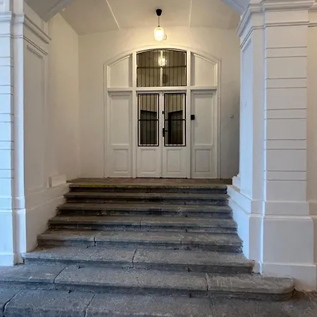 Apartman 1879